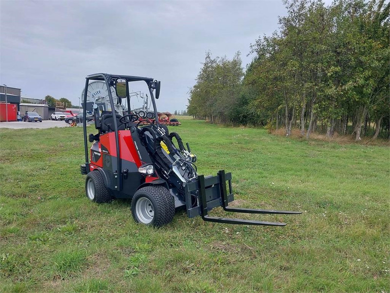 NORCAR a6226 automotive - Kompaktni utovarivač gusjeničar: slika NORCAR a6226 automotive - Kompaktni utovarivač gusjeničar NORCAR a6226 automotive - Kompaktni utovarivač gusjeničar: slika NORCAR a6226 automotive - Kompaktni utovarivač gusjeničar