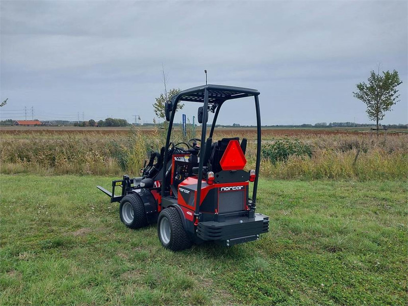 NORCAR a6226 automotive - Kompaktni utovarivač gusjeničar: slika NORCAR a6226 automotive - Kompaktni utovarivač gusjeničar NORCAR a6226 automotive - Kompaktni utovarivač gusjeničar: slika NORCAR a6226 automotive - Kompaktni utovarivač gusjeničar