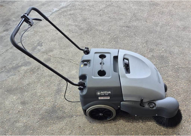 Nilfisk SW 750 - Cestovna čistilica: slika Nilfisk SW 750 - Cestovna čistilica Nilfisk SW 750 - Cestovna čistilica: slika Nilfisk SW 750 - Cestovna čistilica