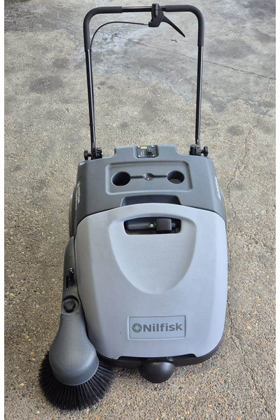 Nilfisk SW 750 - Cestovna čistilica: slika Nilfisk SW 750 - Cestovna čistilica Nilfisk SW 750 - Cestovna čistilica: slika Nilfisk SW 750 - Cestovna čistilica