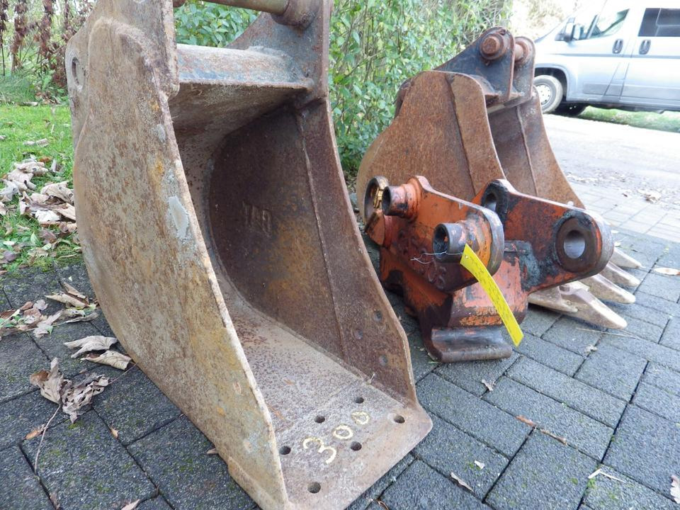 Cat 305 LEH Schnellwechsler + 2 Tieflöffel Cat - Korpa za bager: slika Cat 305 LEH Schnellwechsler + 2 Tieflöffel Cat - Korpa za bager Cat 305 LEH Schnellwechsler + 2 Tieflöffel Cat - Korpa za bager: slika Cat 305 LEH Schnellwechsler + 2 Tieflöffel Cat - Korpa za bager