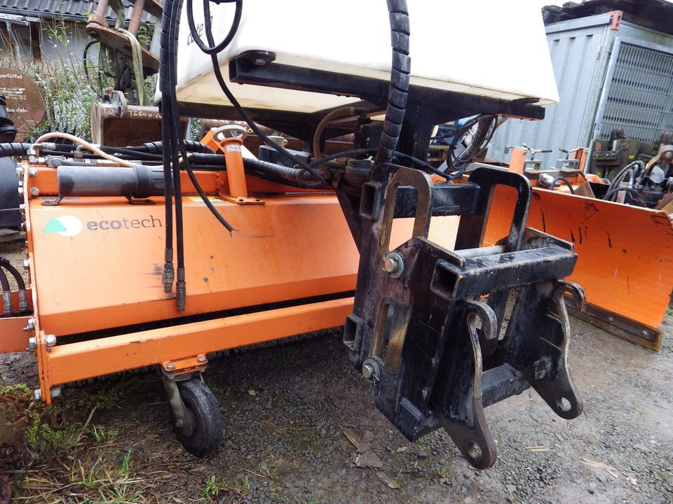 Ralica za snijeg Schneeschild + Kehrmaschine für KRAMER 350 180 112: slika Ralica za snijeg Schneeschild + Kehrmaschine für KRAMER 350 180 112 Ralica za snijeg Schneeschild + Kehrmaschine für KRAMER 350 180 112: slika Ralica za snijeg Schneeschild + Kehrmaschine für KRAMER 350 180 112