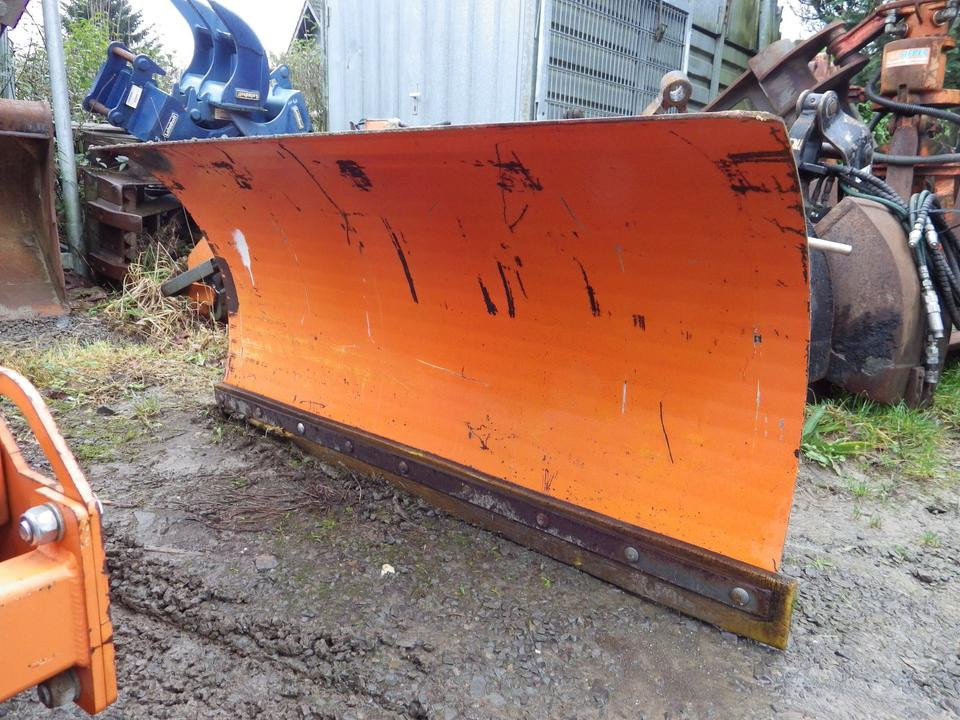 Ralica za snijeg Schneeschild + Kehrmaschine für KRAMER 350 180 112: slika Ralica za snijeg Schneeschild + Kehrmaschine für KRAMER 350 180 112 Ralica za snijeg Schneeschild + Kehrmaschine für KRAMER 350 180 112: slika Ralica za snijeg Schneeschild + Kehrmaschine für KRAMER 350 180 112