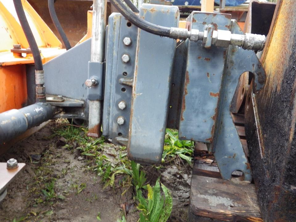 Ralica za snijeg Schneeschild + Kehrmaschine für KRAMER 350 180 112: slika Ralica za snijeg Schneeschild + Kehrmaschine für KRAMER 350 180 112 Ralica za snijeg Schneeschild + Kehrmaschine für KRAMER 350 180 112: slika Ralica za snijeg Schneeschild + Kehrmaschine für KRAMER 350 180 112