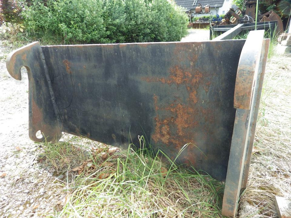 Silokamm Kornschieber Verlängerung an Volvo L30 / Cat 906 908 - Oprema za silose: slika Silokamm Kornschieber Verlängerung an Volvo L30 / Cat 906 908 - Oprema za silose Silokamm Kornschieber Verlängerung an Volvo L30 / Cat 906 908 - Oprema za silose: slika Silokamm Kornschieber Verlängerung an Volvo L30 / Cat 906 908 - Oprema za silose