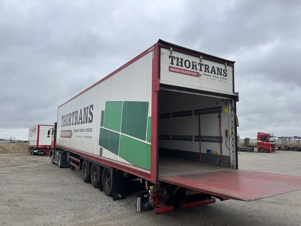 SCHMITZ Cargobull SCB*S3B - Poluprikolica sa zatvorenim sandukom: slika SCHMITZ Cargobull SCB*S3B - Poluprikolica sa zatvorenim sandukom SCHMITZ Cargobull SCB*S3B - Poluprikolica sa zatvorenim sandukom: slika SCHMITZ Cargobull SCB*S3B - Poluprikolica sa zatvorenim sandukom