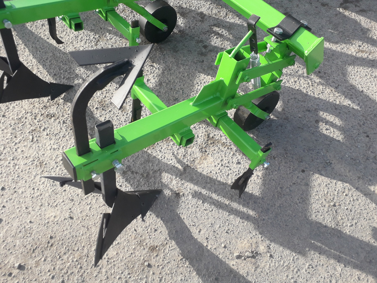 BOMET Bineuse Butteuse 4 rangs NORMA - Drljača: slika BOMET Bineuse Butteuse 4 rangs NORMA - Drljača BOMET Bineuse Butteuse 4 rangs NORMA - Drljača: slika BOMET Bineuse Butteuse 4 rangs NORMA - Drljača