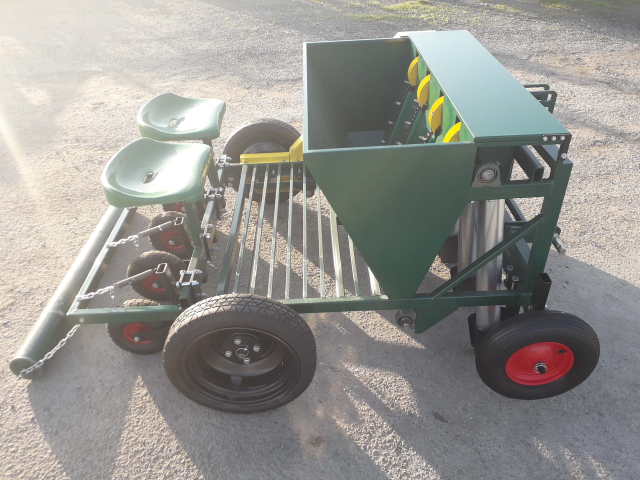 GARMACH Planteuse Ail-Oignon-Echalote AGP 4 R - Sadilica za krumpir: slika GARMACH Planteuse Ail-Oignon-Echalote AGP 4 R - Sadilica za krumpir GARMACH Planteuse Ail-Oignon-Echalote AGP 4 R - Sadilica za krumpir: slika GARMACH Planteuse Ail-Oignon-Echalote AGP 4 R - Sadilica za krumpir
