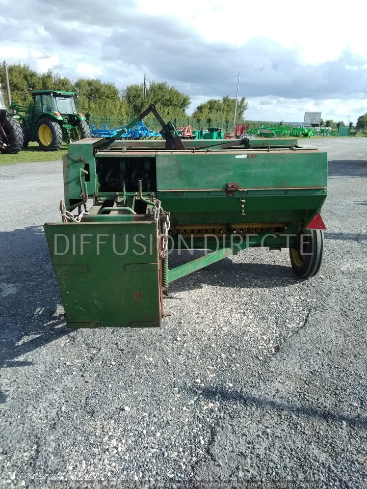 JOHN DEERE PRESSE MOYENNE DENSITE CB 300 - Kvadratna balirka: slika JOHN DEERE PRESSE MOYENNE DENSITE CB 300 - Kvadratna balirka JOHN DEERE PRESSE MOYENNE DENSITE CB 300 - Kvadratna balirka: slika JOHN DEERE PRESSE MOYENNE DENSITE CB 300 - Kvadratna balirka