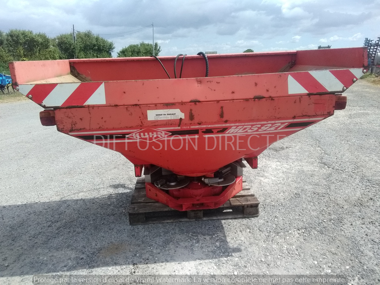 KUHN DISTRIBUTEUR D'ENGRAIS MDS 921 - Rasipač gnojiva: slika KUHN DISTRIBUTEUR D'ENGRAIS MDS 921 - Rasipač gnojiva KUHN DISTRIBUTEUR D'ENGRAIS MDS 921 - Rasipač gnojiva: slika KUHN DISTRIBUTEUR D'ENGRAIS MDS 921 - Rasipač gnojiva