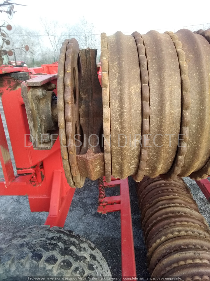 QUIVOGNE ROULEAU CAMBRIDGE R 630 - Valjak za poljoprivredna gospodarstva: slika QUIVOGNE ROULEAU CAMBRIDGE R 630 - Valjak za poljoprivredna gospodarstva QUIVOGNE ROULEAU CAMBRIDGE R 630 - Valjak za poljoprivredna gospodarstva: slika QUIVOGNE ROULEAU CAMBRIDGE R 630 - Valjak za poljoprivredna gospodarstva