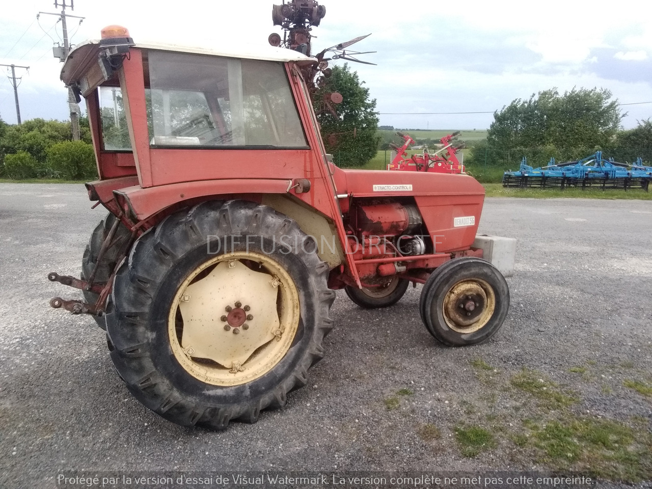 RENAULT TRACTEUR AGRICOLE 56 - Traktor: slika RENAULT TRACTEUR AGRICOLE 56 - Traktor RENAULT TRACTEUR AGRICOLE 56 - Traktor: slika RENAULT TRACTEUR AGRICOLE 56 - Traktor
