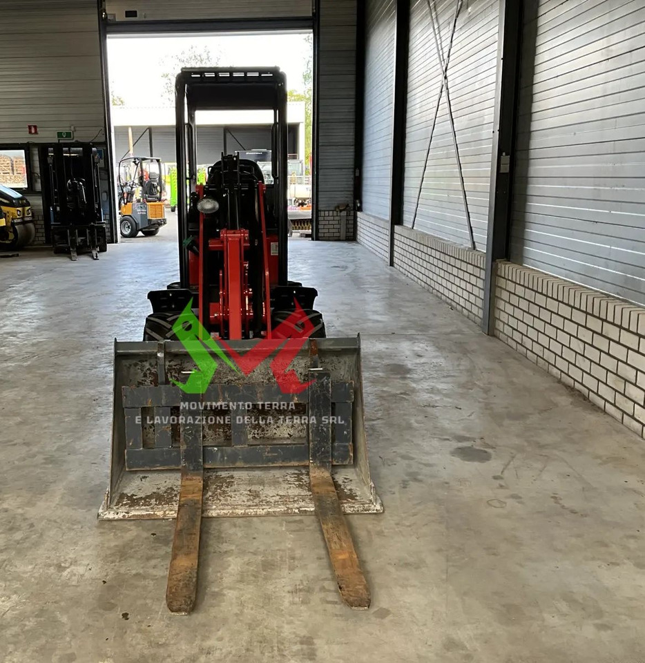 Manitou MLA1-25 - Mini utovarivač: slika Manitou MLA1-25 - Mini utovarivač Manitou MLA1-25 - Mini utovarivač: slika Manitou MLA1-25 - Mini utovarivač
