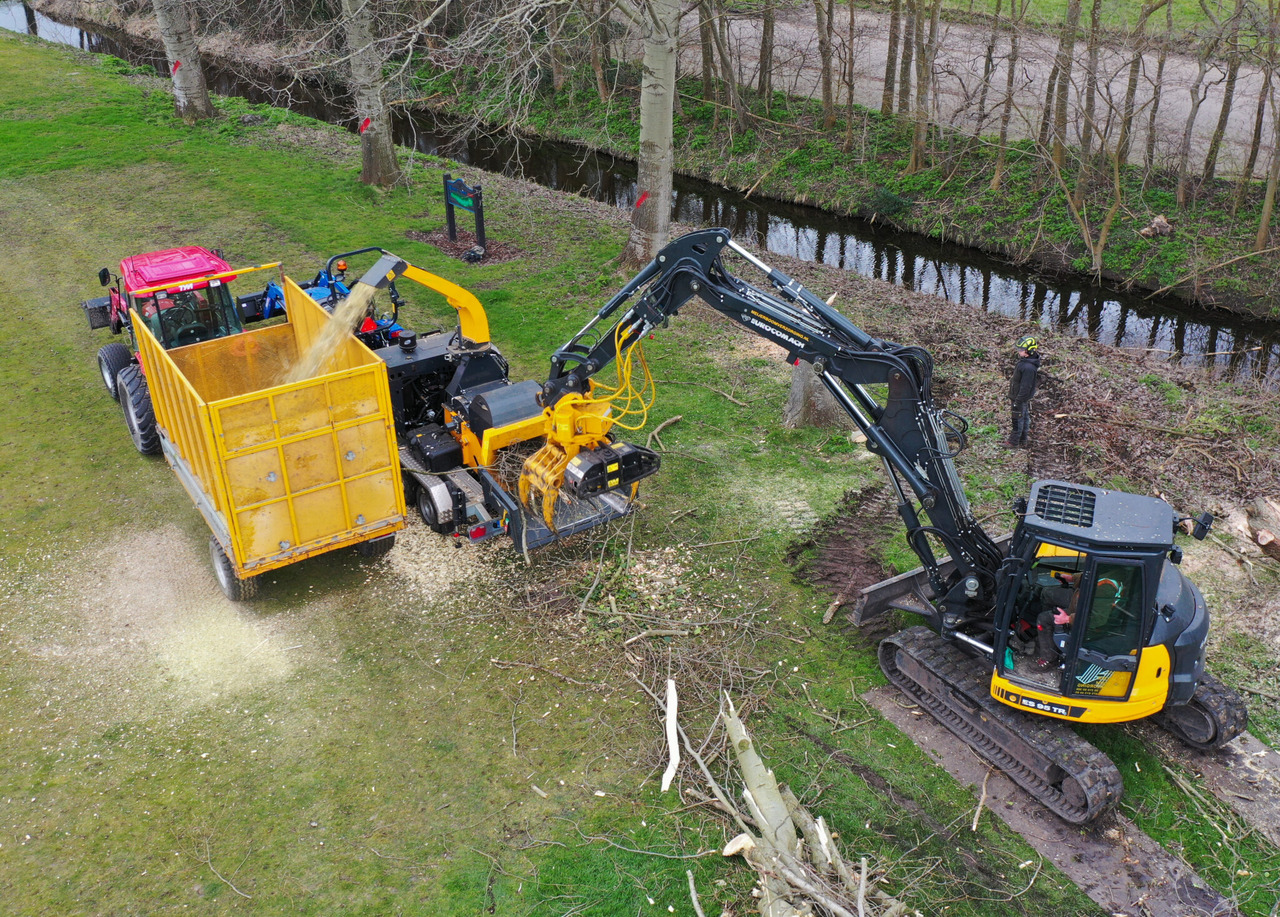 Drobilica za drvo Jaguar 40 3-point linkage: slika Drobilica za drvo Jaguar 40 3-point linkage Drobilica za drvo Jaguar 40 3-point linkage: slika Drobilica za drvo Jaguar 40 3-point linkage