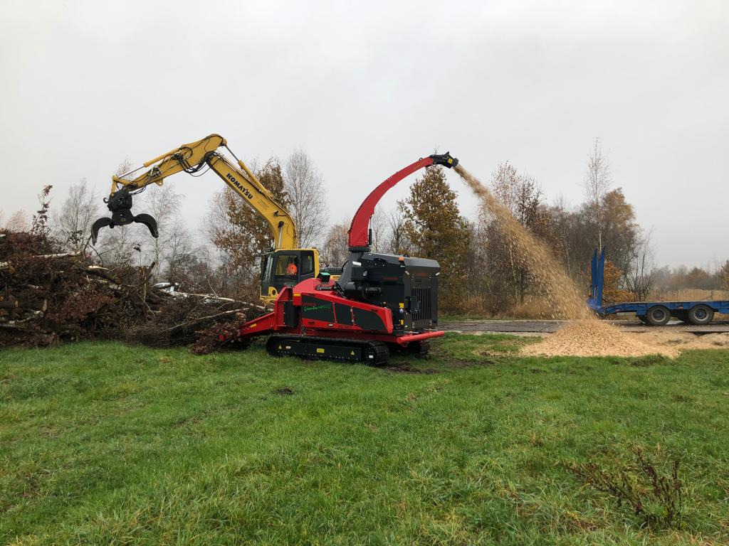 UFKES 942 Chipper - Drobilica za drvo: slika UFKES 942 Chipper - Drobilica za drvo UFKES 942 Chipper - Drobilica za drvo: slika UFKES 942 Chipper - Drobilica za drvo