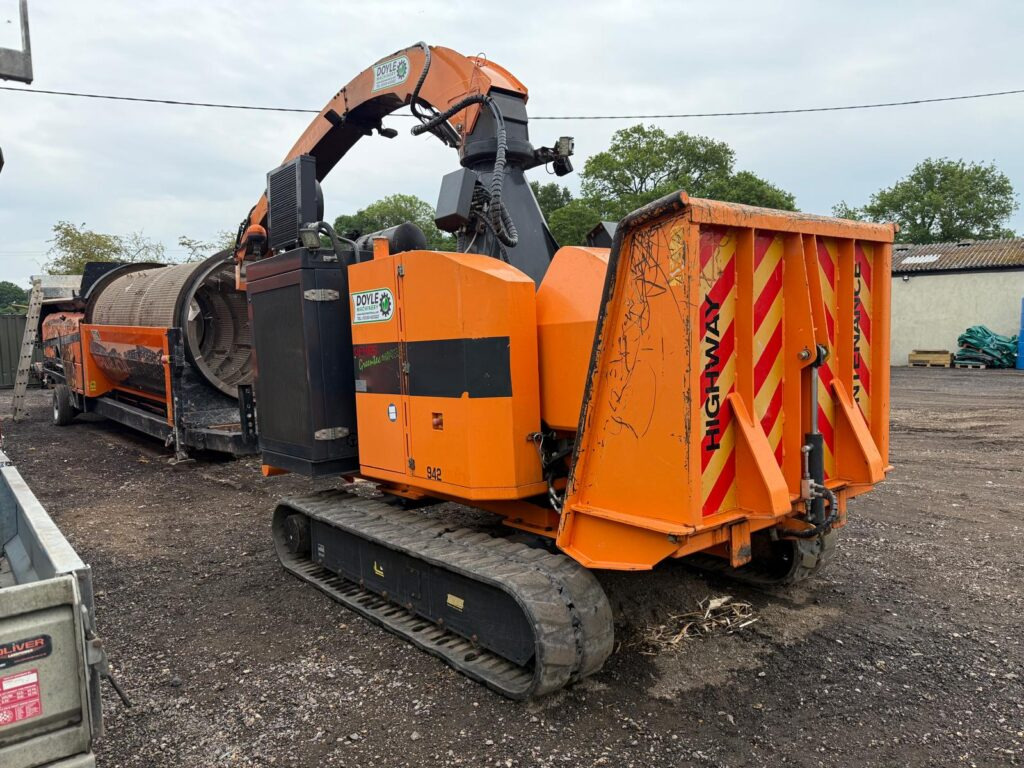 UFKES 942 Chipper - Drobilica za drvo: slika UFKES 942 Chipper - Drobilica za drvo UFKES 942 Chipper - Drobilica za drvo: slika UFKES 942 Chipper - Drobilica za drvo