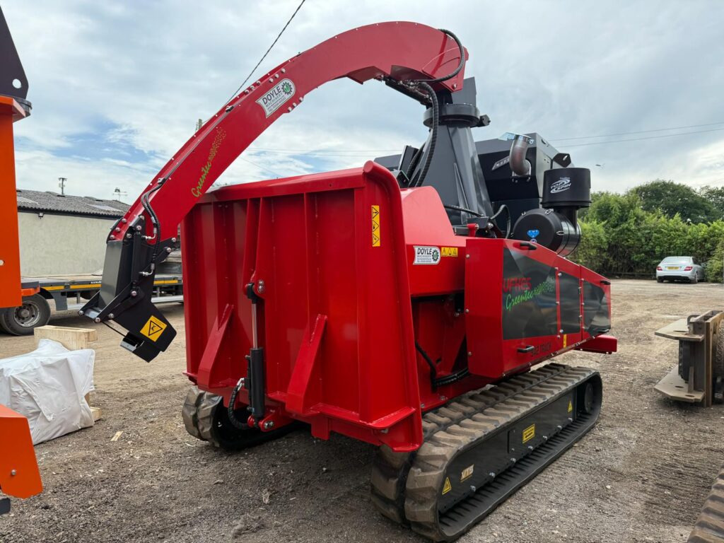 UFKES 942 Chipper - Drobilica za drvo: slika UFKES 942 Chipper - Drobilica za drvo UFKES 942 Chipper - Drobilica za drvo: slika UFKES 942 Chipper - Drobilica za drvo