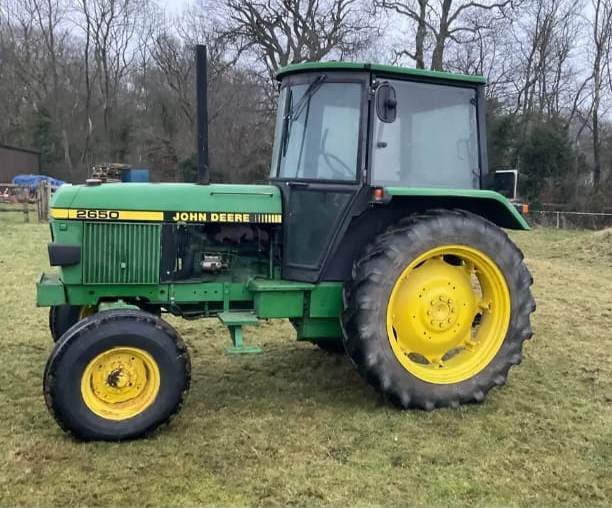 1988 John Deere 2650 2wd tractor - Traktor: slika 1988 John Deere 2650 2wd tractor - Traktor 1988 John Deere 2650 2wd tractor - Traktor: slika 1988 John Deere 2650 2wd tractor - Traktor