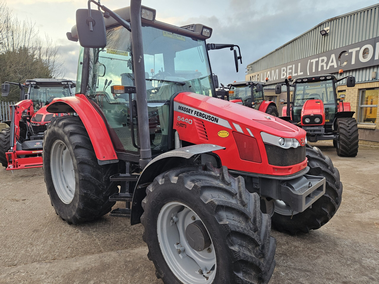 2013 MF 5440 4wd tractor, Very Nice. - Traktor: slika 2013 MF 5440 4wd tractor, Very Nice. - Traktor 2013 MF 5440 4wd tractor, Very Nice. - Traktor: slika 2013 MF 5440 4wd tractor, Very Nice. - Traktor