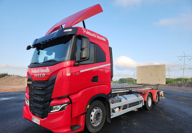 Iveco S-Way 6x2 LNG / LBG - Kamion-šasija: slika Iveco S-Way 6x2 LNG / LBG - Kamion-šasija Iveco S-Way 6x2 LNG / LBG - Kamion-šasija: slika Iveco S-Way 6x2 LNG / LBG - Kamion-šasija