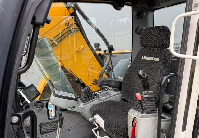 Bager gusjeničar LiebherrR920 Compact + Marttiini: slika Bager gusjeničar LiebherrR920 Compact + Marttiini Bager gusjeničar LiebherrR920 Compact + Marttiini: slika Bager gusjeničar LiebherrR920 Compact + Marttiini