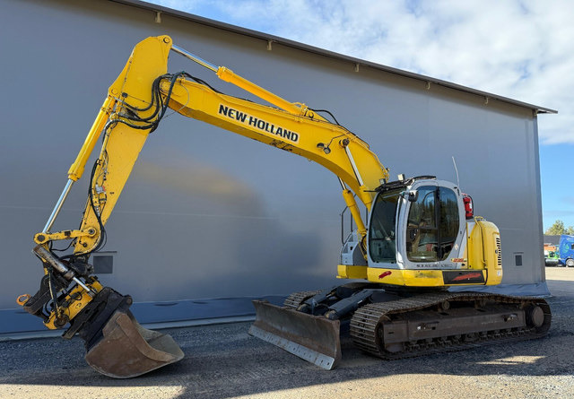 New HollandE235SR - Bager gusjeničar: slika  New HollandE235SR - Bager gusjeničar New HollandE235SR - Bager gusjeničar: slika  New HollandE235SR - Bager gusjeničar