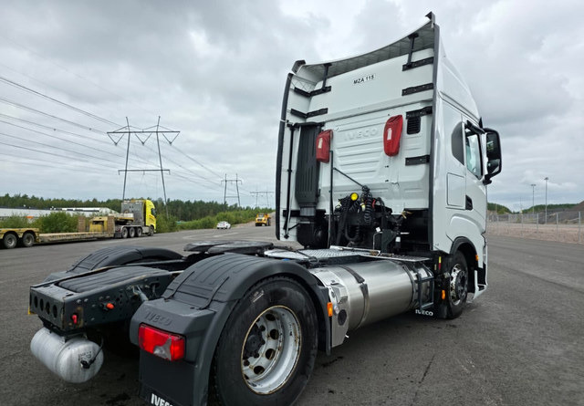 IvecoS-Way 460 4x2 LNG / LBG - Tegljač: slika IvecoS-Way 460 4x2 LNG / LBG - Tegljač IvecoS-Way 460 4x2 LNG / LBG - Tegljač: slika IvecoS-Way 460 4x2 LNG / LBG - Tegljač