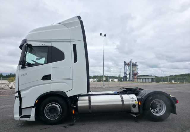 IvecoS-Way 460 4x2 LNG / LBG - Tegljač: slika IvecoS-Way 460 4x2 LNG / LBG - Tegljač IvecoS-Way 460 4x2 LNG / LBG - Tegljač: slika IvecoS-Way 460 4x2 LNG / LBG - Tegljač