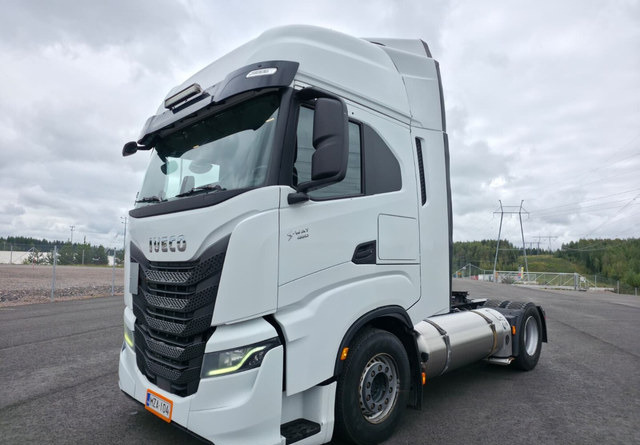 IvecoS-Way 460 4x2 LNG / LBG - Tegljač: slika IvecoS-Way 460 4x2 LNG / LBG - Tegljač IvecoS-Way 460 4x2 LNG / LBG - Tegljač: slika IvecoS-Way 460 4x2 LNG / LBG - Tegljač