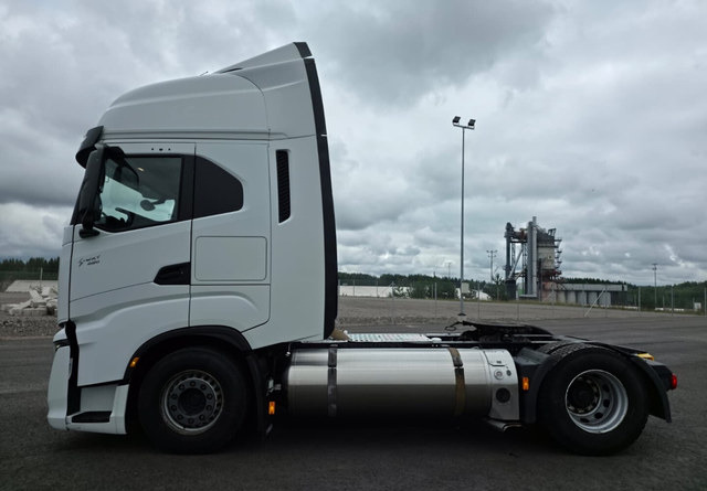IvecoS-Way 460 4x2 LNG / LBG - Tegljač: slika IvecoS-Way 460 4x2 LNG / LBG - Tegljač IvecoS-Way 460 4x2 LNG / LBG - Tegljač: slika IvecoS-Way 460 4x2 LNG / LBG - Tegljač