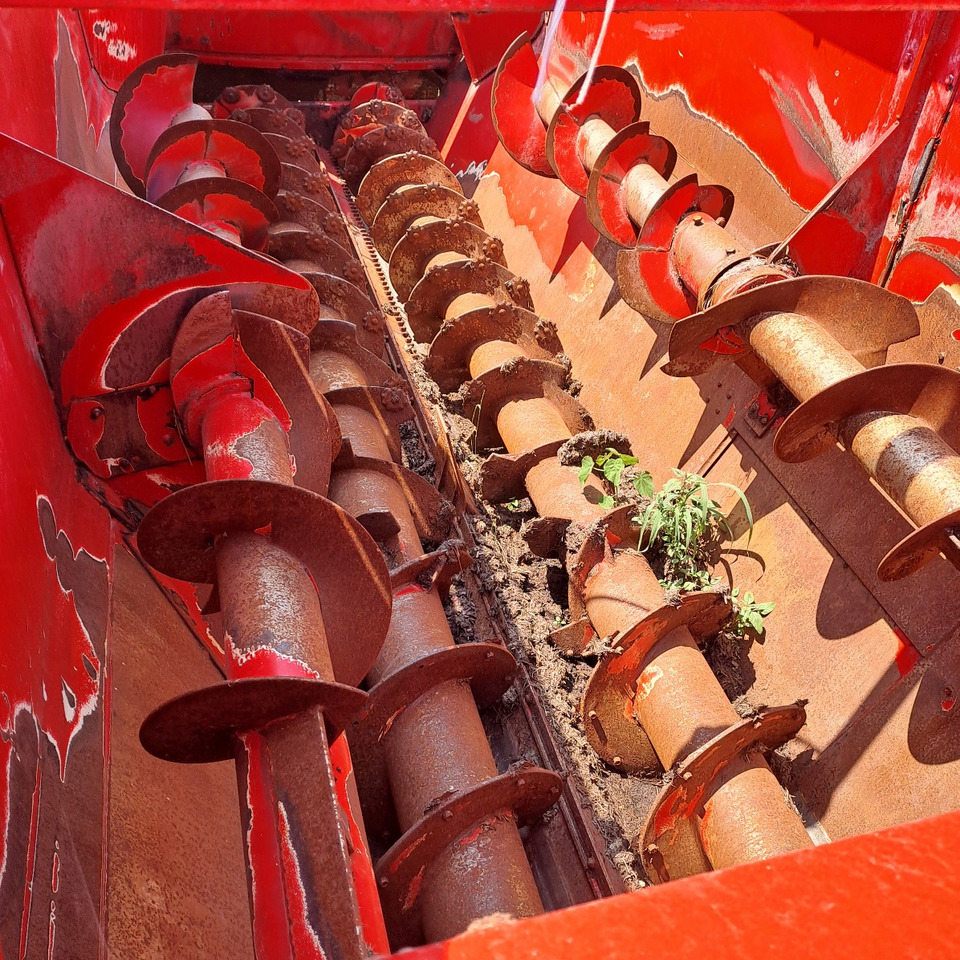 CARRO MISCELATORE TRAINATO ZAGO KING WT 200 - Vagon-miješalica za krmivo: slika CARRO MISCELATORE TRAINATO ZAGO KING WT 200 - Vagon-miješalica za krmivo CARRO MISCELATORE TRAINATO ZAGO KING WT 200 - Vagon-miješalica za krmivo: slika CARRO MISCELATORE TRAINATO ZAGO KING WT 200 - Vagon-miješalica za krmivo