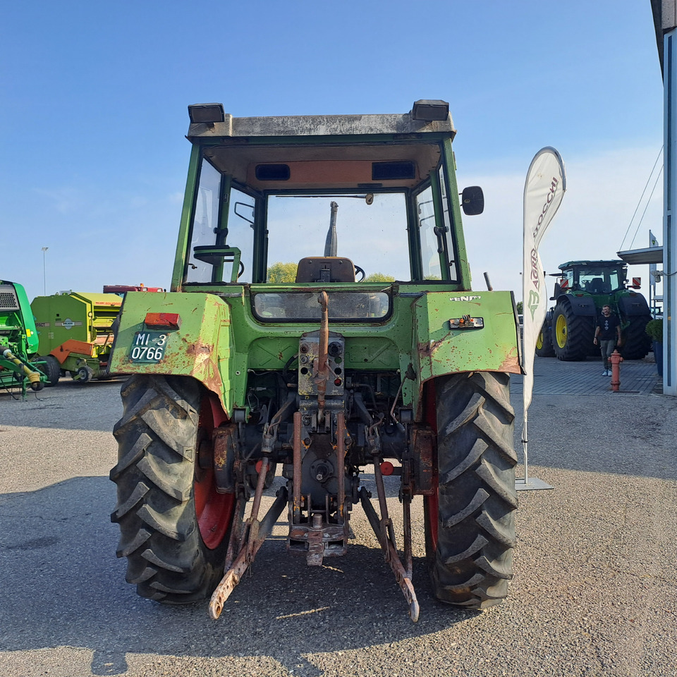 FENDT 303 LS FARMER - Traktor: slika FENDT 303 LS FARMER - Traktor FENDT 303 LS FARMER - Traktor: slika FENDT 303 LS FARMER - Traktor