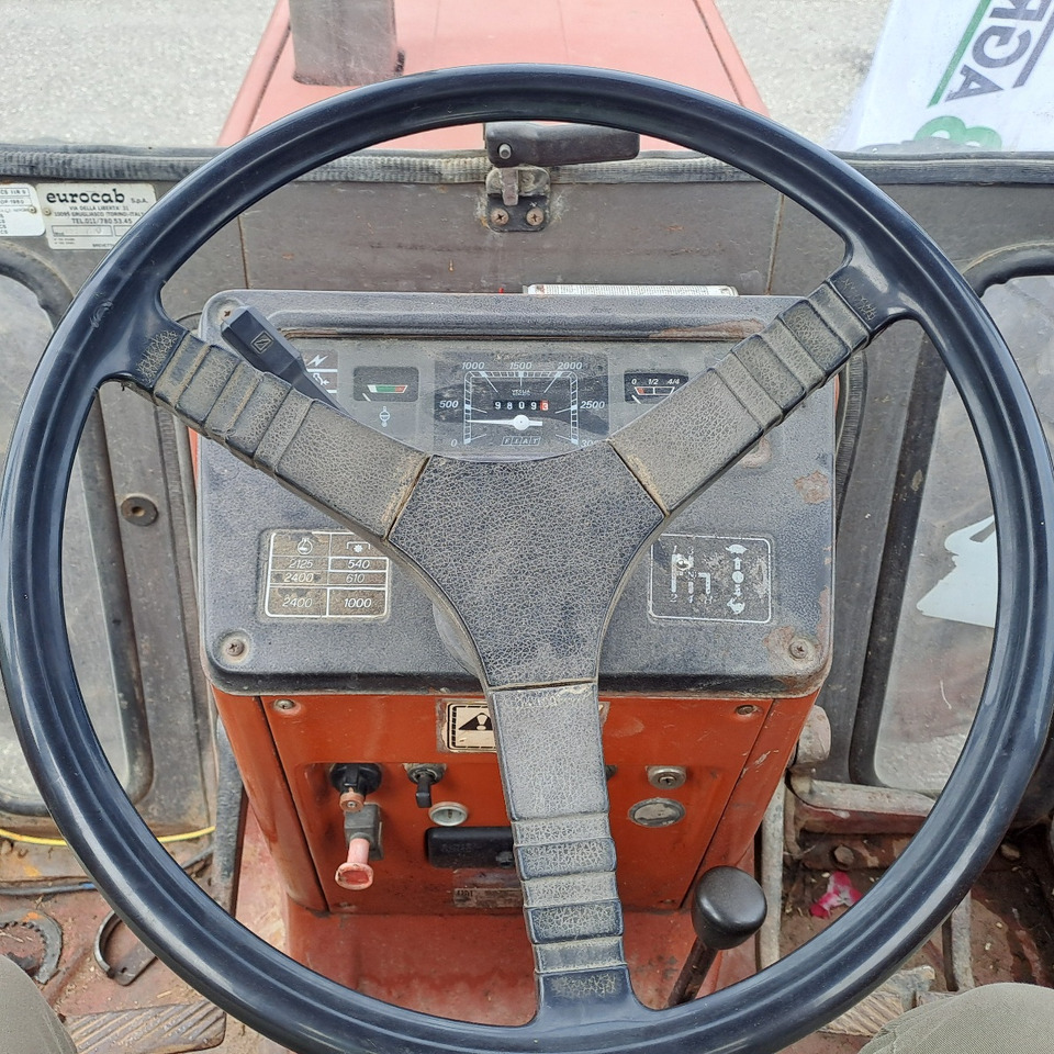 Traktor FIAT 880 DT: slika Traktor FIAT 880 DT