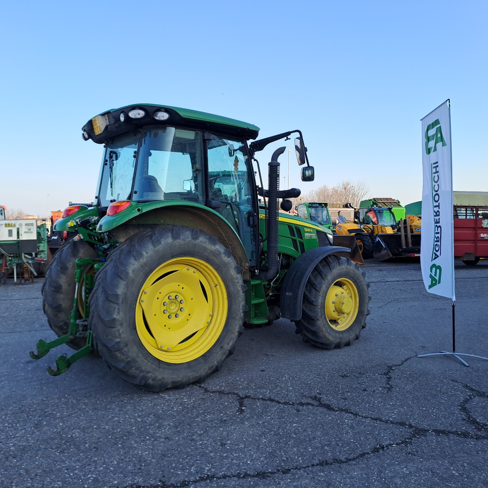 JOHN DEERE 5125R - Traktor: slika JOHN DEERE 5125R - Traktor JOHN DEERE 5125R - Traktor: slika JOHN DEERE 5125R - Traktor