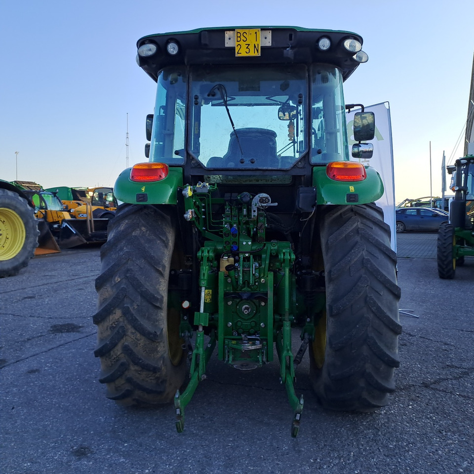JOHN DEERE 5125R - Traktor: slika JOHN DEERE 5125R - Traktor JOHN DEERE 5125R - Traktor: slika JOHN DEERE 5125R - Traktor