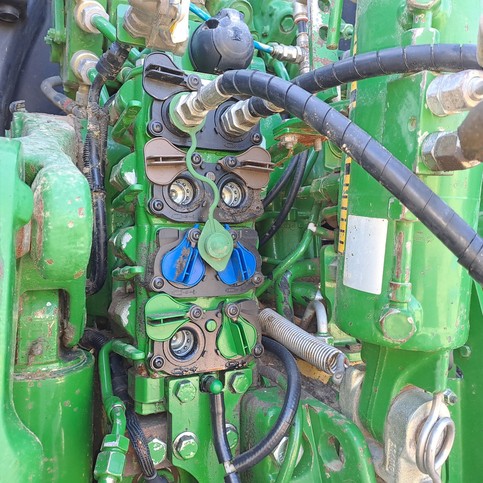 JOHN DEERE 6215R - ASTA AGRIBERTOCCHI - Traktor: slika JOHN DEERE 6215R - ASTA AGRIBERTOCCHI - Traktor JOHN DEERE 6215R - ASTA AGRIBERTOCCHI - Traktor: slika JOHN DEERE 6215R - ASTA AGRIBERTOCCHI - Traktor