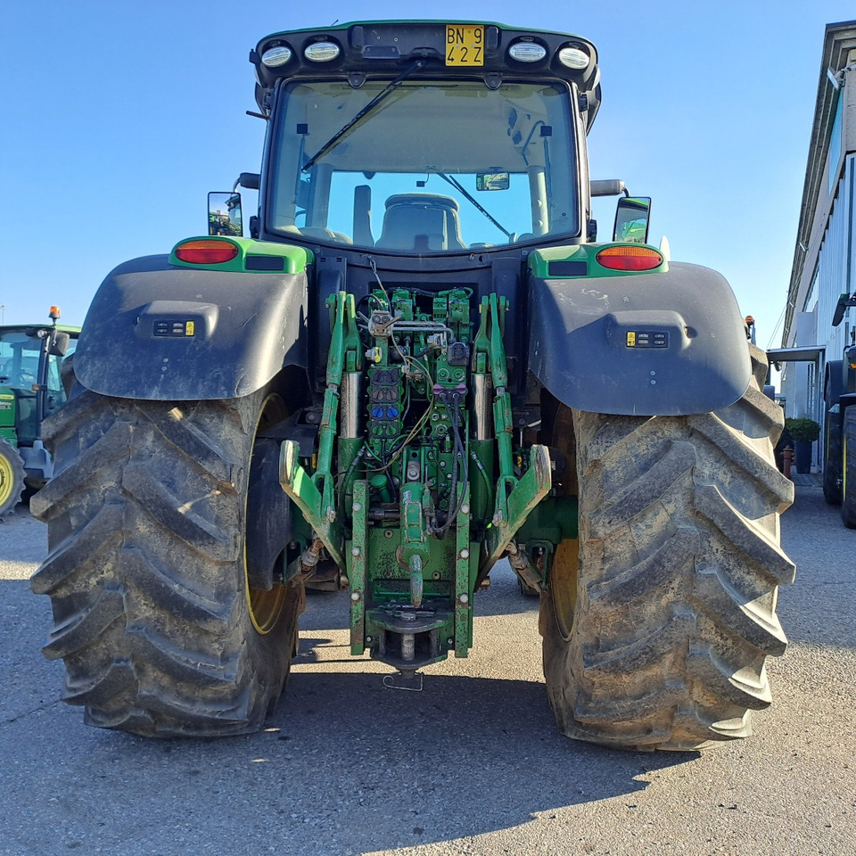 JOHN DEERE 6215R - Traktor: slika JOHN DEERE 6215R - Traktor JOHN DEERE 6215R - Traktor: slika JOHN DEERE 6215R - Traktor
