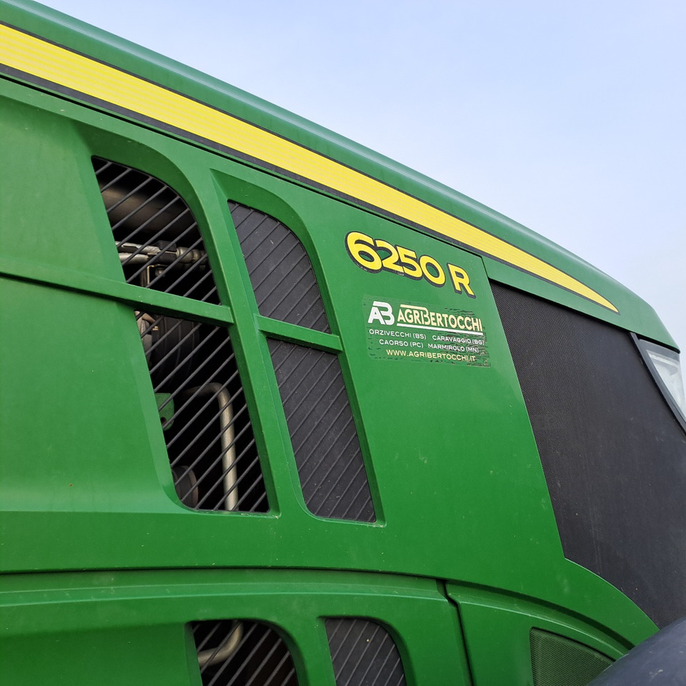JOHN DEERE 6250R PREMIUM EDITION - Traktor: slika JOHN DEERE 6250R PREMIUM EDITION - Traktor JOHN DEERE 6250R PREMIUM EDITION - Traktor: slika JOHN DEERE 6250R PREMIUM EDITION - Traktor