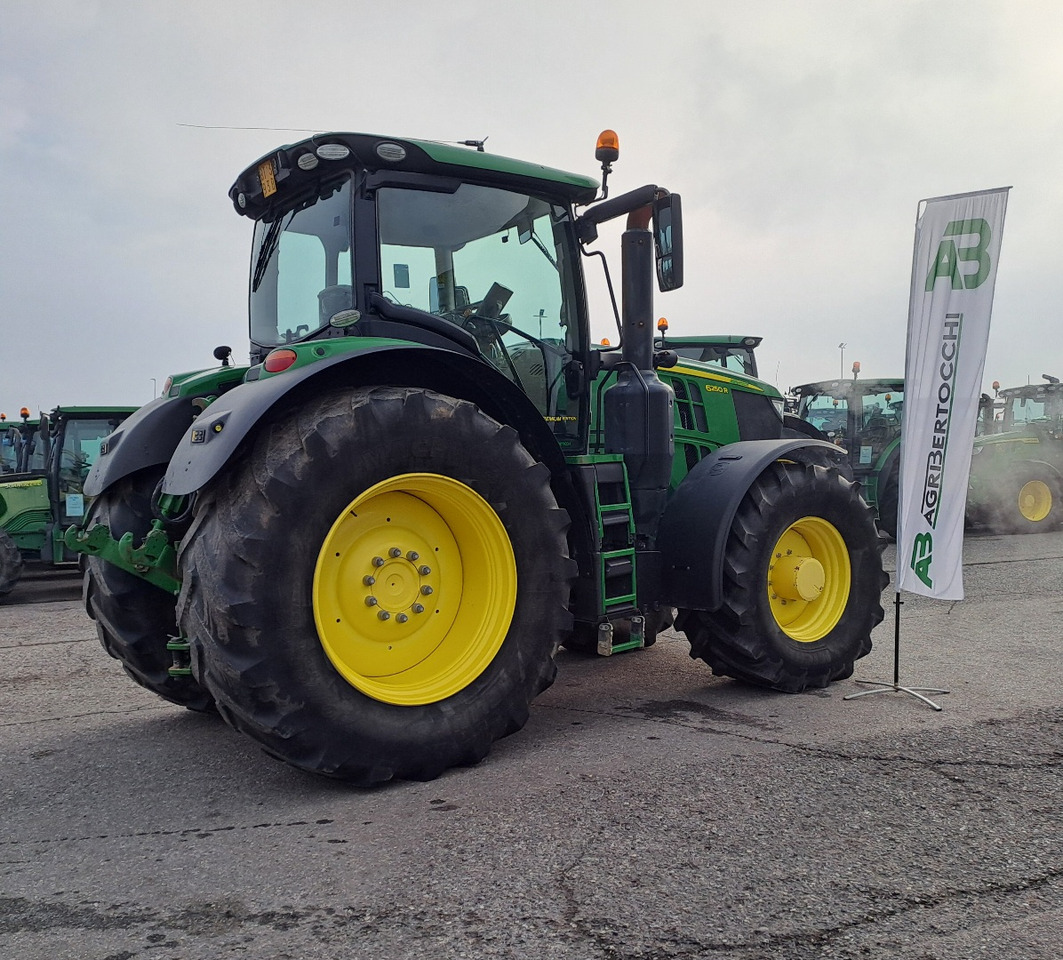 JOHN DEERE 6250R PREMIUM EDITION - Traktor: slika JOHN DEERE 6250R PREMIUM EDITION - Traktor JOHN DEERE 6250R PREMIUM EDITION - Traktor: slika JOHN DEERE 6250R PREMIUM EDITION - Traktor