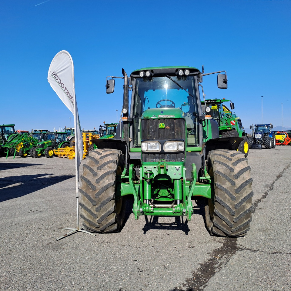 JOHN DEERE 6820 - Traktor: slika JOHN DEERE 6820 - Traktor JOHN DEERE 6820 - Traktor: slika JOHN DEERE 6820 - Traktor