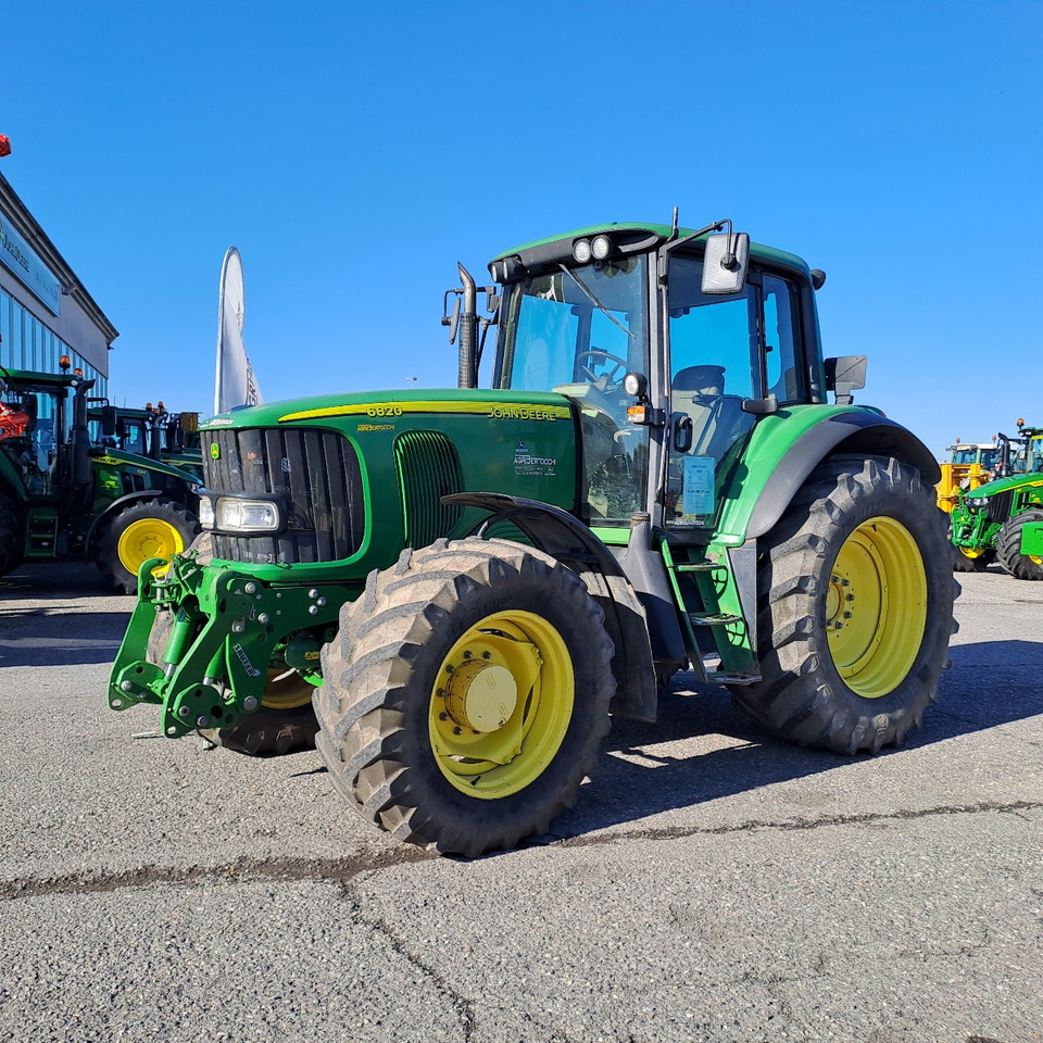 JOHN DEERE 6820 - Traktor: slika JOHN DEERE 6820 - Traktor JOHN DEERE 6820 - Traktor: slika JOHN DEERE 6820 - Traktor