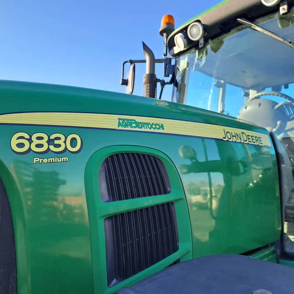 JOHN DEERE 6830 - Traktor: slika JOHN DEERE 6830 - Traktor JOHN DEERE 6830 - Traktor: slika JOHN DEERE 6830 - Traktor