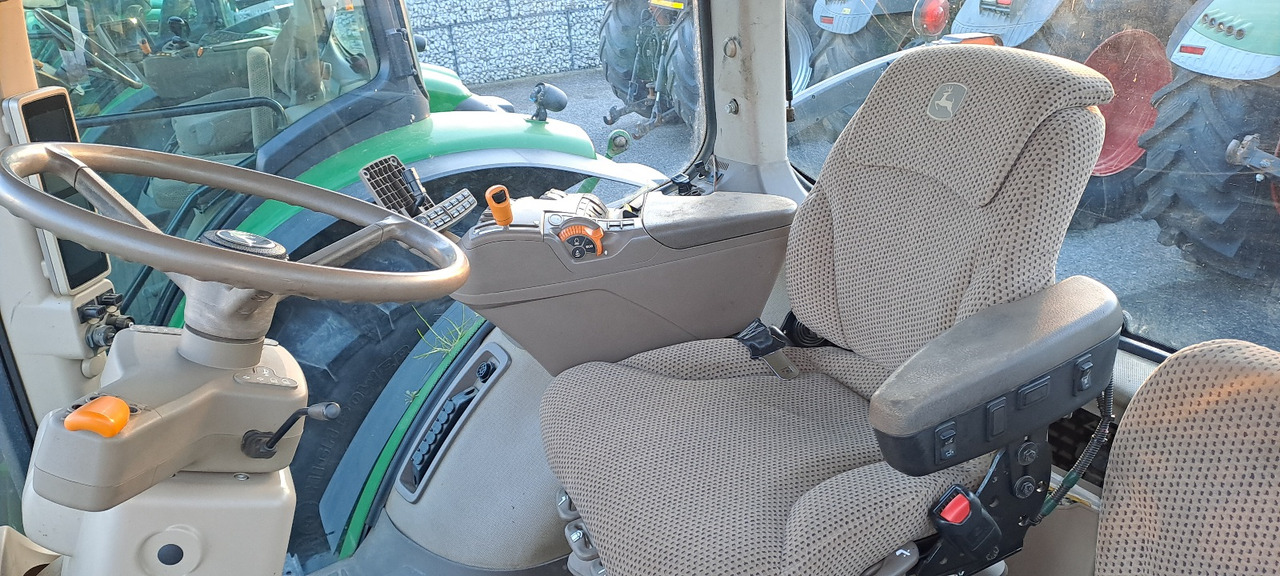 JOHN DEERE 7230R - ASTA AGRIBERTOCCHI - Traktor: slika JOHN DEERE 7230R - ASTA AGRIBERTOCCHI - Traktor JOHN DEERE 7230R - ASTA AGRIBERTOCCHI - Traktor: slika JOHN DEERE 7230R - ASTA AGRIBERTOCCHI - Traktor