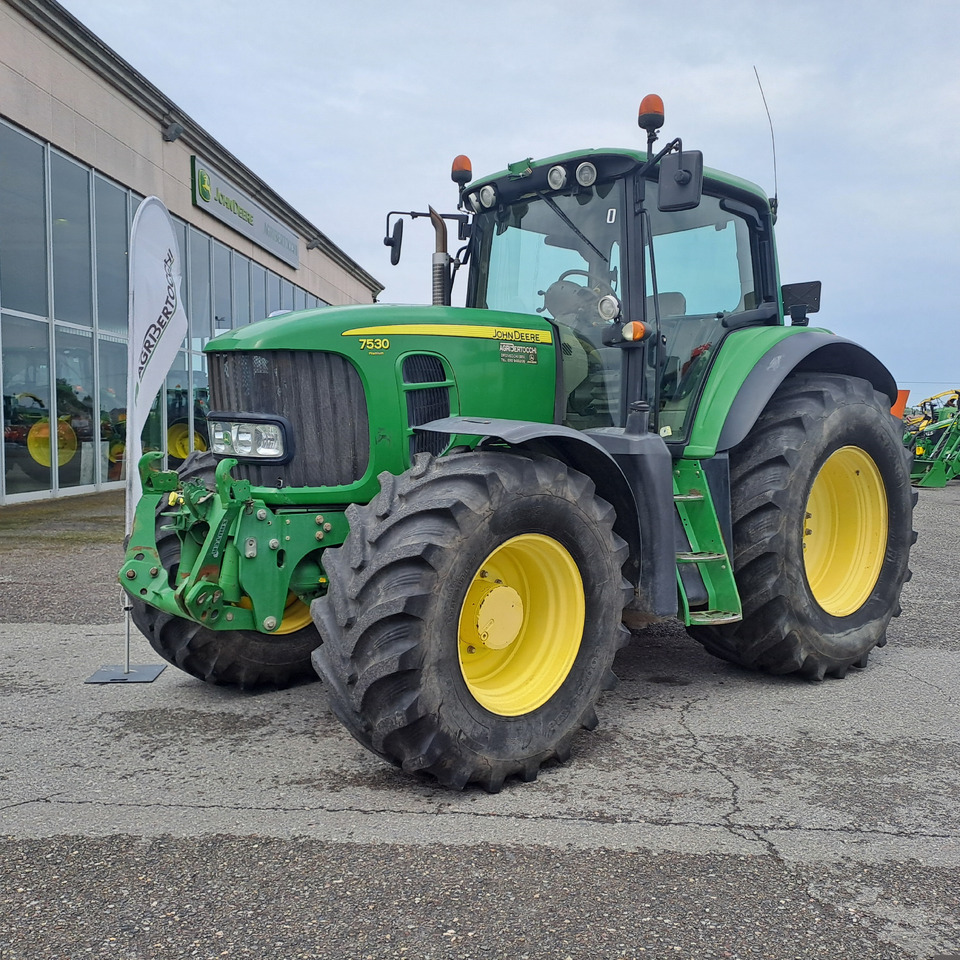 JOHN DEERE 7530 PREMIUM - Traktor: slika JOHN DEERE 7530 PREMIUM - Traktor JOHN DEERE 7530 PREMIUM - Traktor: slika JOHN DEERE 7530 PREMIUM - Traktor