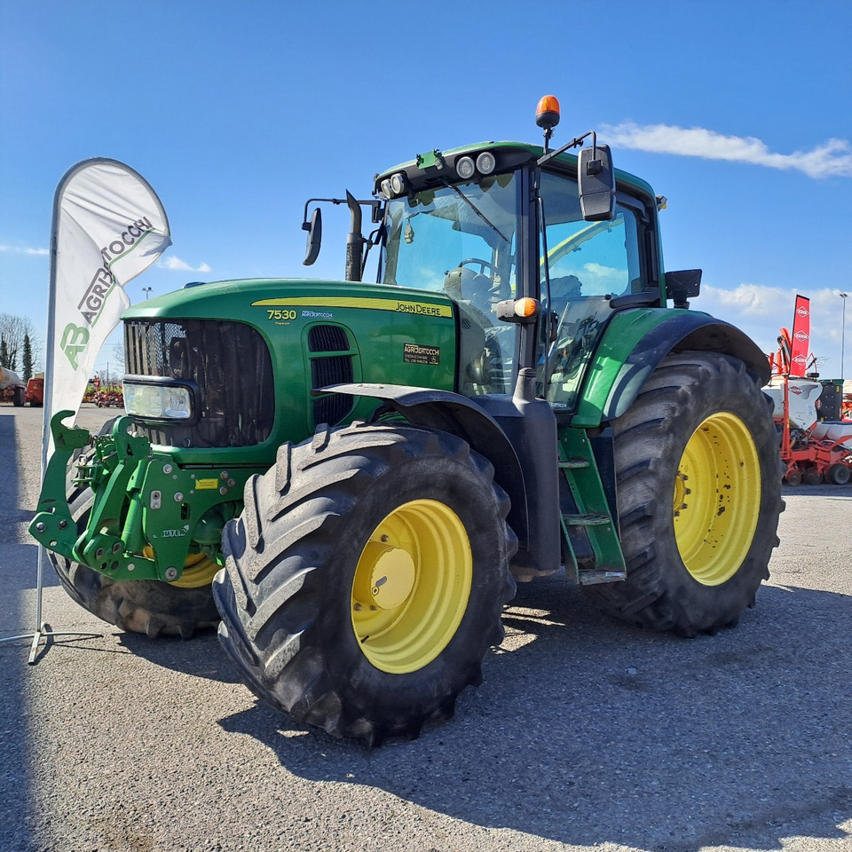 JOHN DEERE 7530 PREMIUM - Traktor: slika JOHN DEERE 7530 PREMIUM - Traktor JOHN DEERE 7530 PREMIUM - Traktor: slika JOHN DEERE 7530 PREMIUM - Traktor