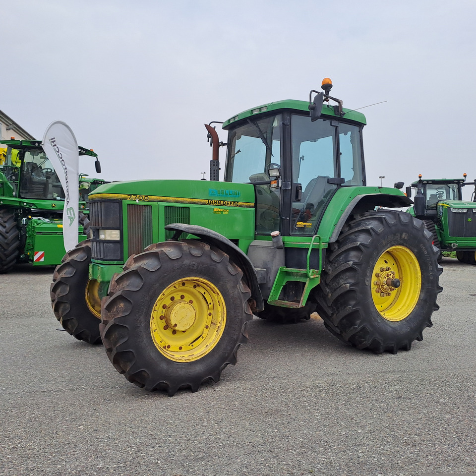 JOHN DEERE 7700 - Traktor: slika  JOHN DEERE 7700 - Traktor JOHN DEERE 7700 - Traktor: slika  JOHN DEERE 7700 - Traktor