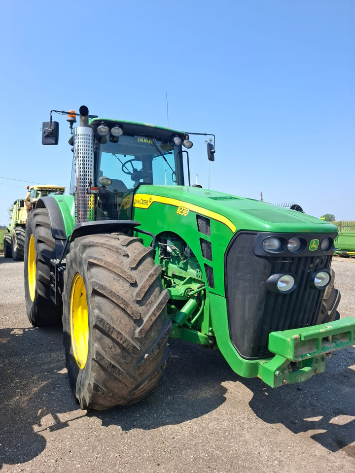 JOHN DEERE 8230 - Traktor: slika JOHN DEERE 8230 - Traktor JOHN DEERE 8230 - Traktor: slika JOHN DEERE 8230 - Traktor