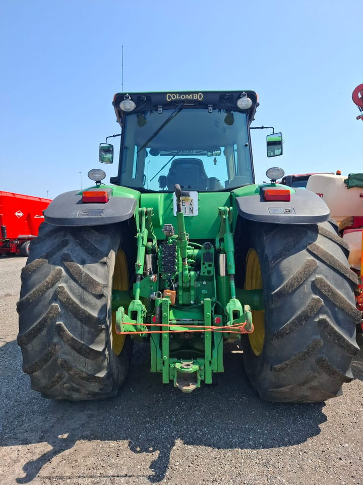 JOHN DEERE 8230 - Traktor: slika JOHN DEERE 8230 - Traktor JOHN DEERE 8230 - Traktor: slika JOHN DEERE 8230 - Traktor