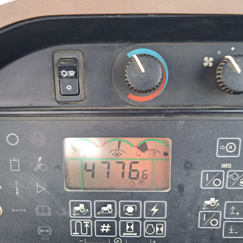 JOHN DEERE 8320 - Traktor: slika JOHN DEERE 8320 - Traktor JOHN DEERE 8320 - Traktor: slika JOHN DEERE 8320 - Traktor