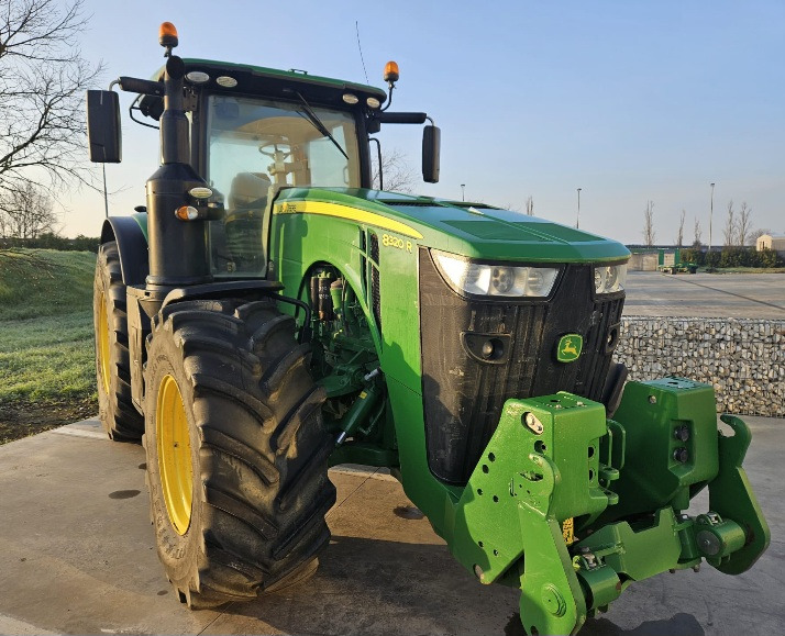 JOHN DEERE 8320R - Traktor: slika JOHN DEERE 8320R - Traktor JOHN DEERE 8320R - Traktor: slika JOHN DEERE 8320R - Traktor